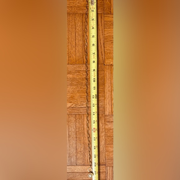 Elegant Gold Chain Necklace with Pearl Pendant - Picture 4 of 4